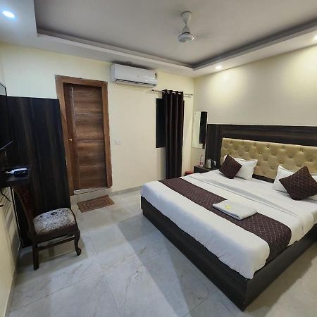 Hotel Ivy Plaza Luxury Νέο Δελχί Εξωτερικό φωτογραφία