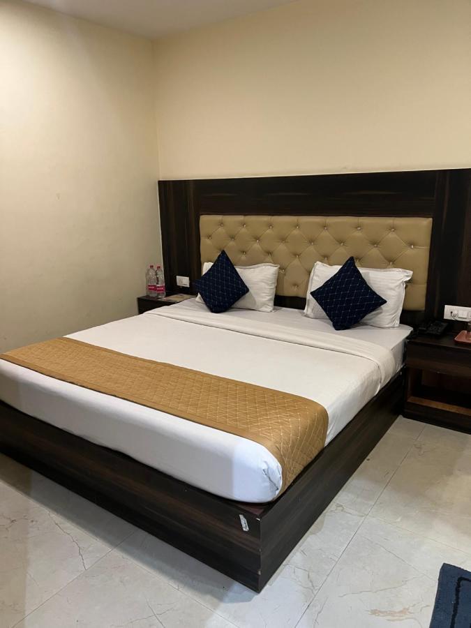 Hotel Ivy Plaza Luxury Νέο Δελχί Εξωτερικό φωτογραφία