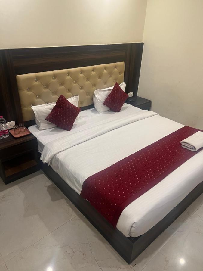 Hotel Ivy Plaza Luxury Νέο Δελχί Εξωτερικό φωτογραφία