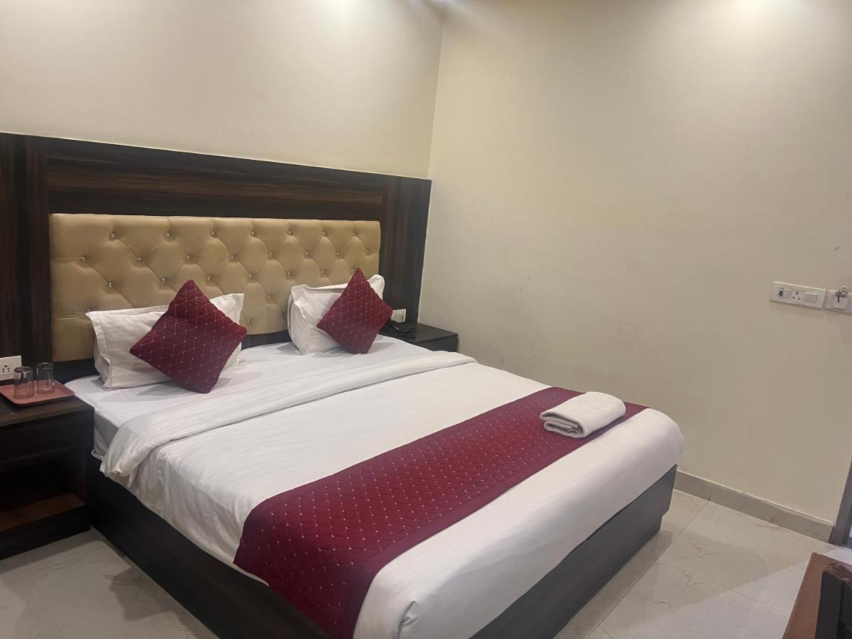 Hotel Ivy Plaza Luxury Νέο Δελχί Εξωτερικό φωτογραφία