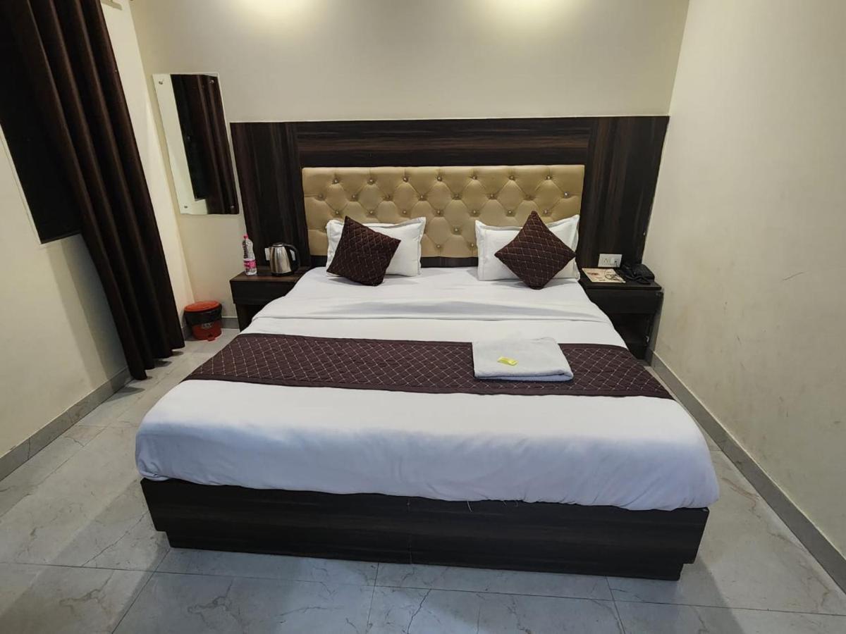 Hotel Ivy Plaza Luxury Νέο Δελχί Εξωτερικό φωτογραφία
