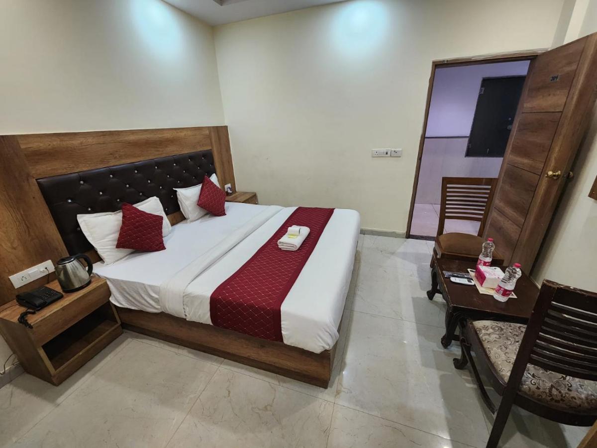 Hotel Ivy Plaza Luxury Νέο Δελχί Εξωτερικό φωτογραφία