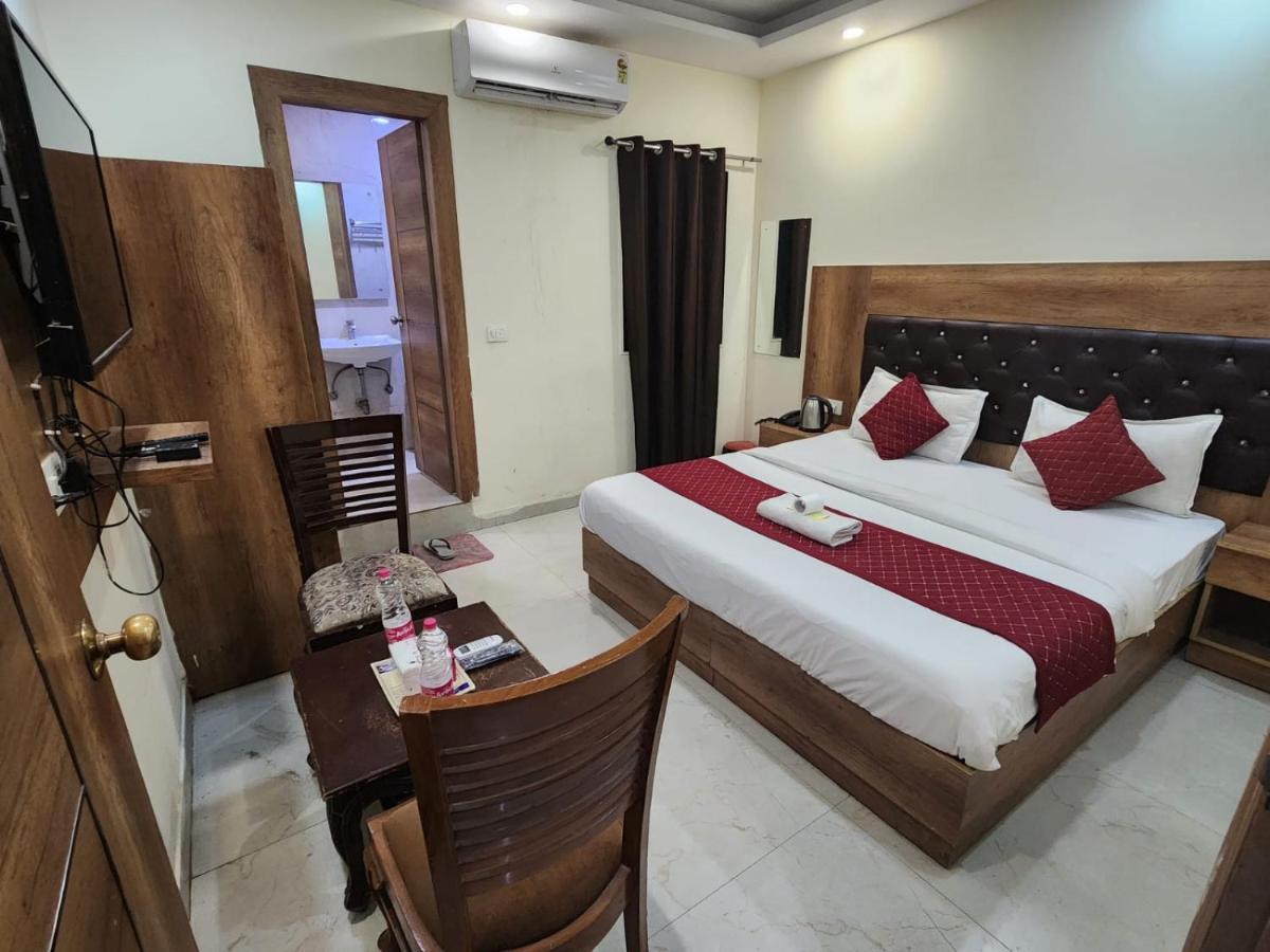 Hotel Ivy Plaza Luxury Νέο Δελχί Εξωτερικό φωτογραφία