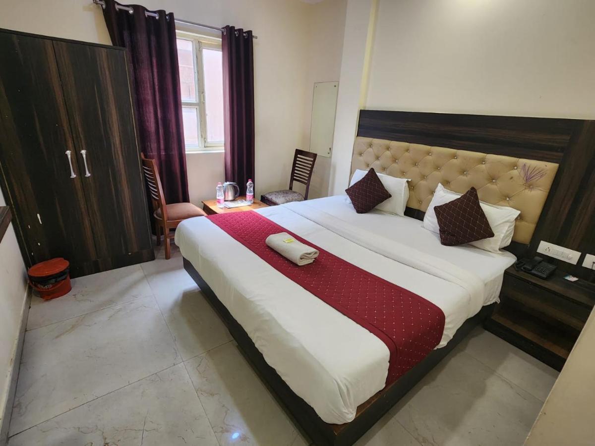 Hotel Ivy Plaza Luxury Νέο Δελχί Εξωτερικό φωτογραφία