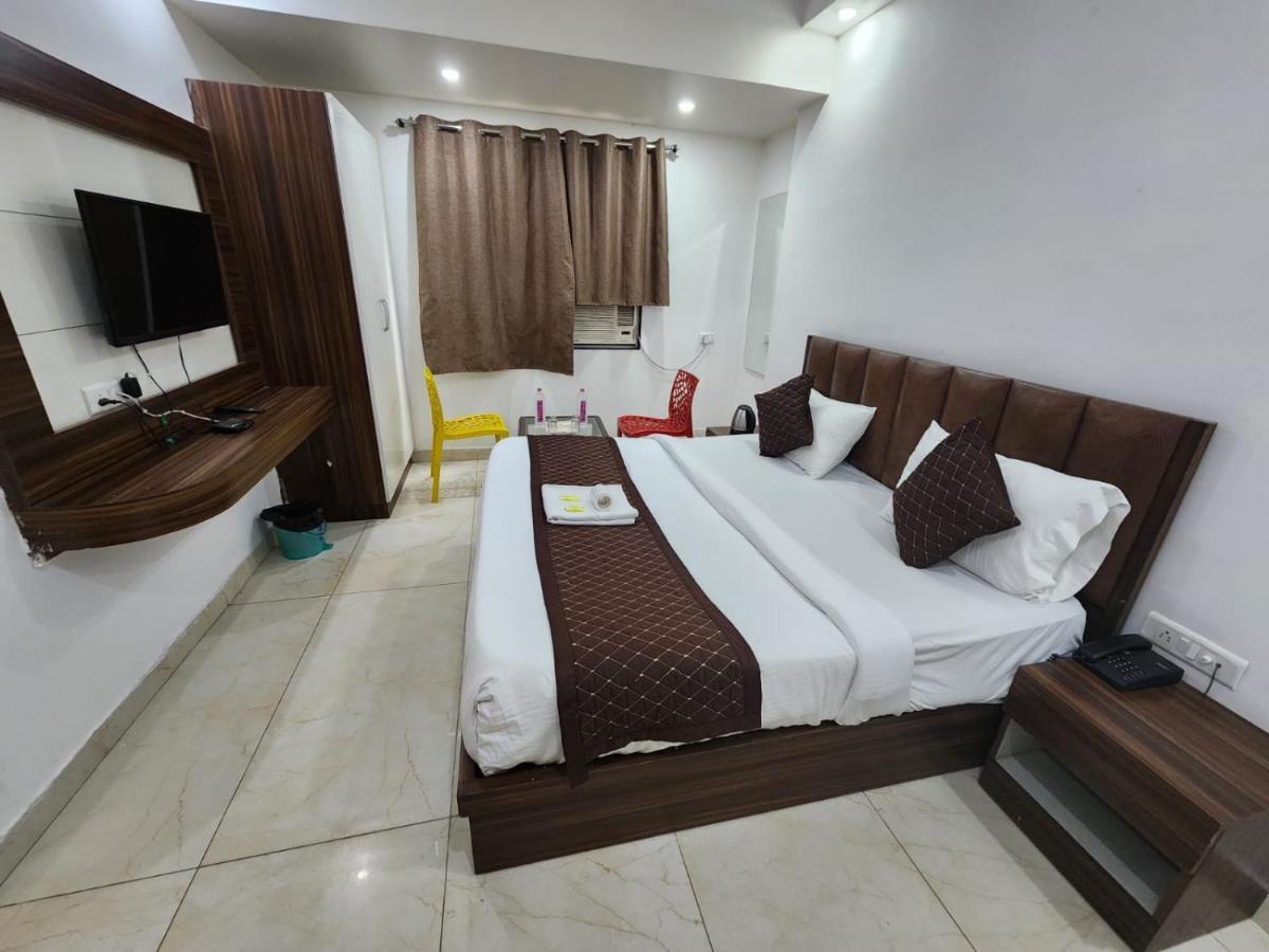 Hotel Ivy Plaza Luxury Νέο Δελχί Εξωτερικό φωτογραφία