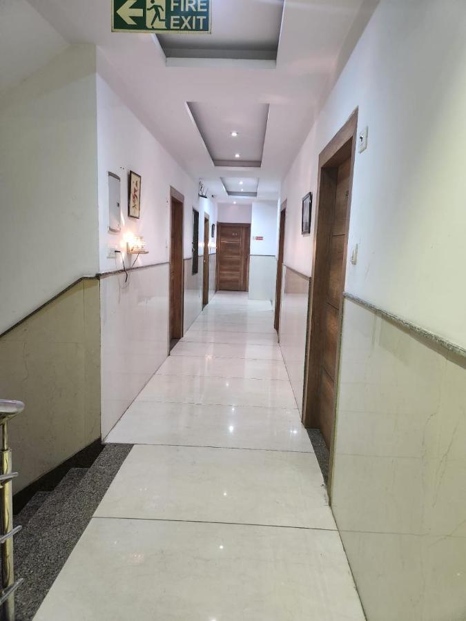 Hotel Ivy Plaza Luxury Νέο Δελχί Εξωτερικό φωτογραφία