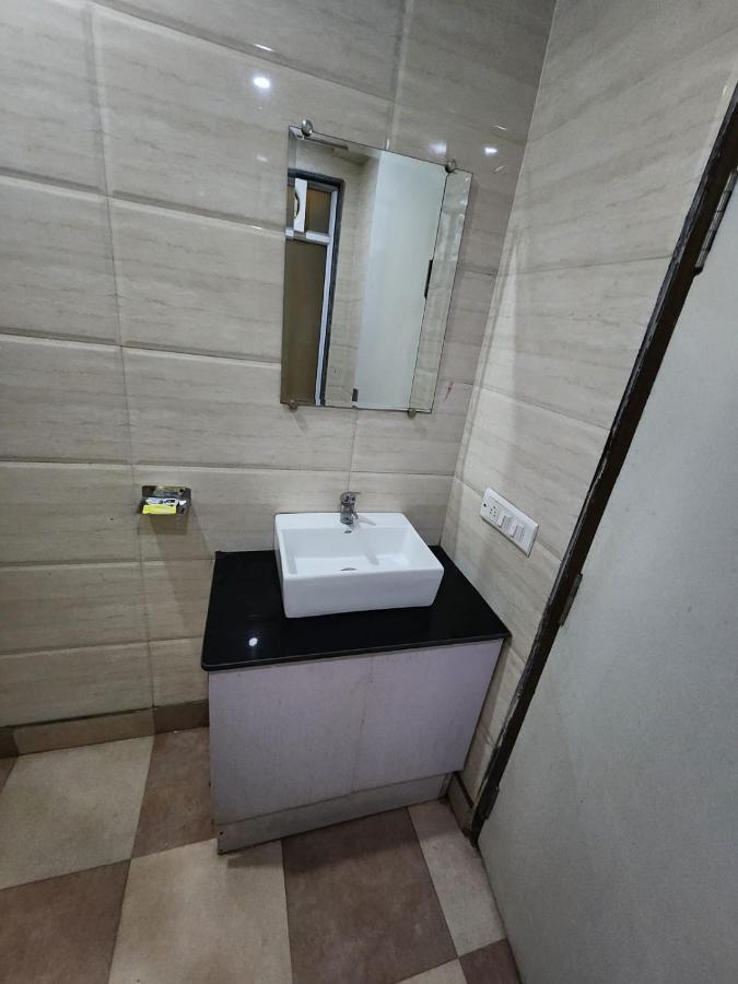 Hotel Ivy Plaza Luxury Νέο Δελχί Εξωτερικό φωτογραφία