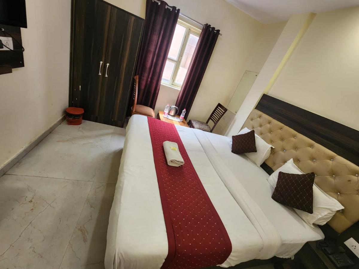 Hotel Ivy Plaza Luxury Νέο Δελχί Εξωτερικό φωτογραφία